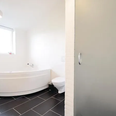 Four Bedroom Holiday In Vesløs